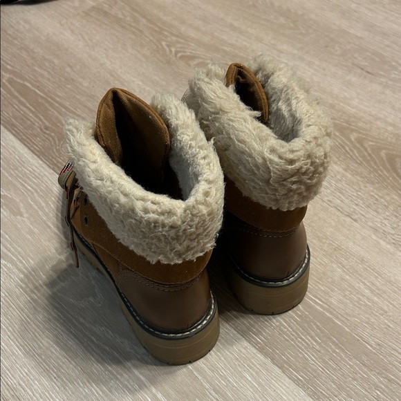 Time and Tru Women’s Cozy Shearling-Lined Hiking Boots 🥾 - Picture 3 of 7